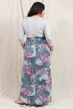 Load image into Gallery viewer, Plus Sash Maxi Dress With Pockets