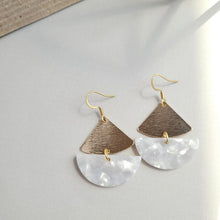 Load image into Gallery viewer, Ava Pearl Earrings