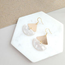 Load image into Gallery viewer, Ava Pearl Earrings