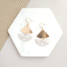 Load image into Gallery viewer, Ava Pearl Earrings