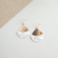 Load image into Gallery viewer, Ava Pearl Earrings